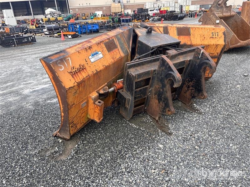 Henke 11 ft 8 in Power-V Snow Plow - Fits Wheel Loader Láminas y cuñas quitanieves