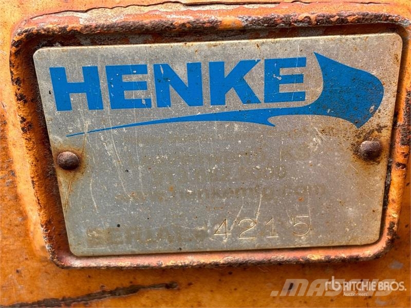 Henke 11 ft 8 in Power-V Snow Plow - Fits Wheel Loader Láminas y cuñas quitanieves