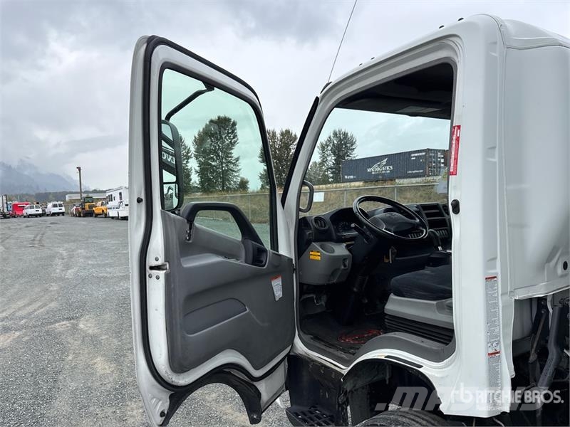 Hino 740 Sanduk kamioni
