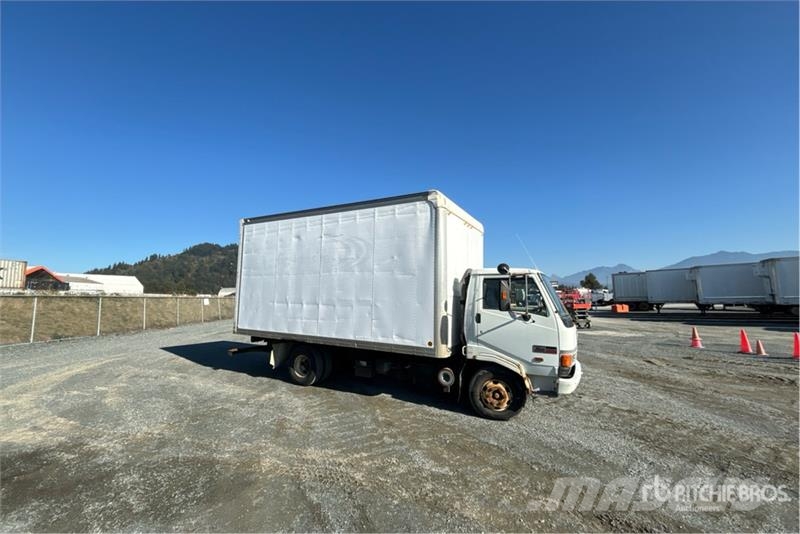 Hino FB1715 4x2 Van Truck Camiones con caja de remolque