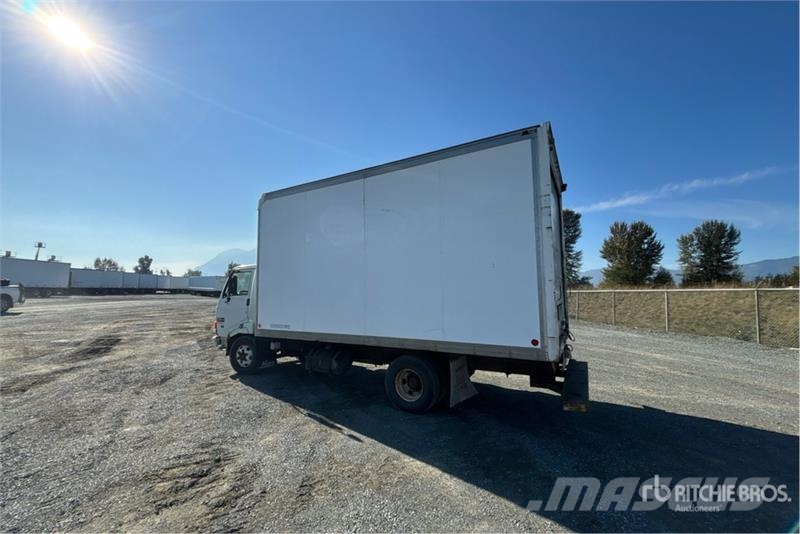 Hino FB1715 4x2 Van Truck Camiones con caja de remolque