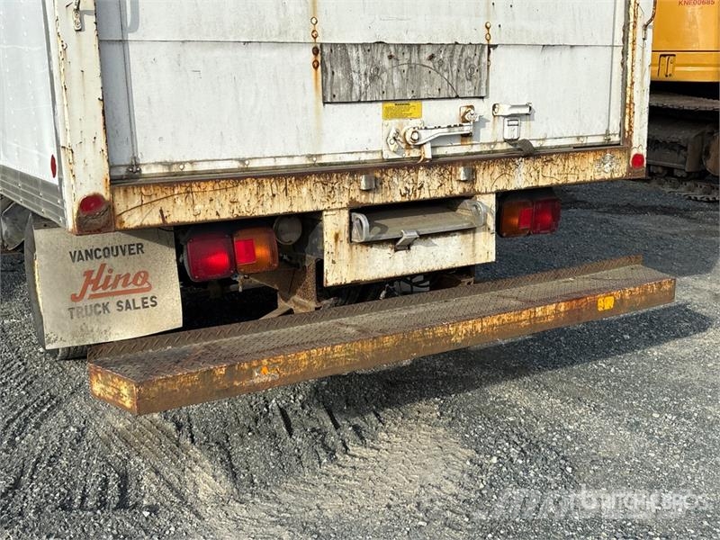 Hino FB1715 4x2 Van Truck Bakwagens met gesloten opbouw