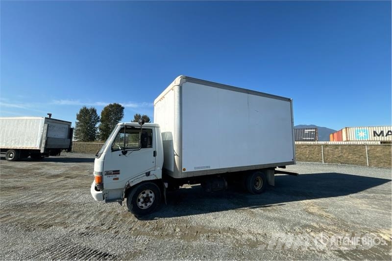Hino FB1715 4x2 Van Truck Camiones con caja de remolque