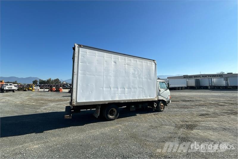 Hino FB1715 4x2 Van Truck Camiones con caja de remolque