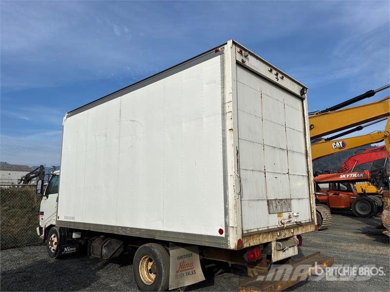 Hino FB1715 4x2 Van Truck Bakwagens met gesloten opbouw