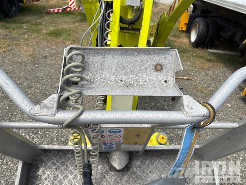 Hinowa Light Lift 2312 Crawler Gasoline Articulating Boom Gelenkteleskoparbeitsbühnen