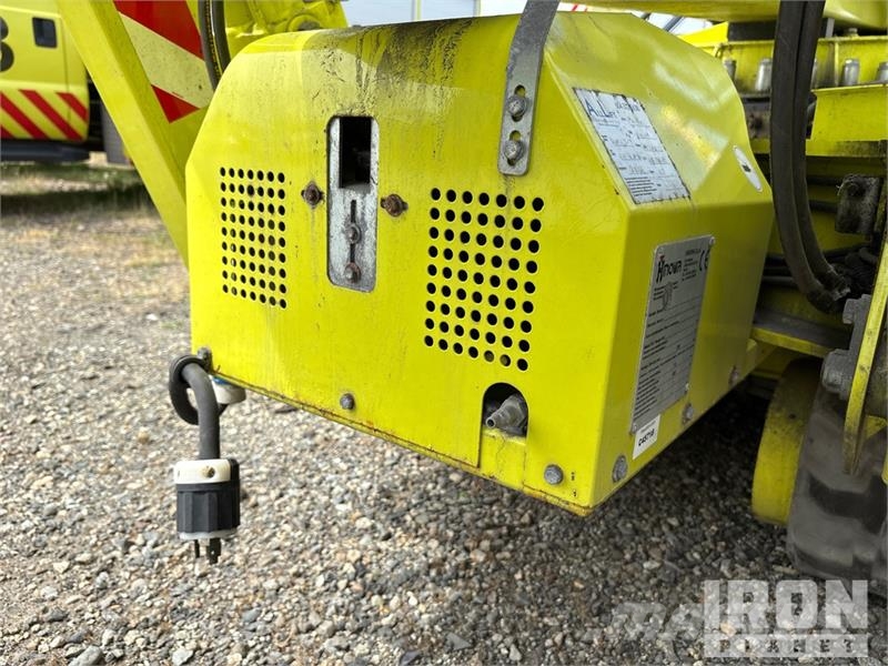 Hinowa Light Lift 2312 Crawler Gasoline Articulating Boom Gelenkteleskoparbeitsbühnen