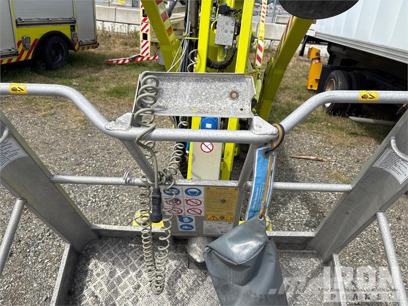 Hinowa Light Lift 2312 Crawler Gasoline Articulating Boom Gelenkteleskoparbeitsbühnen