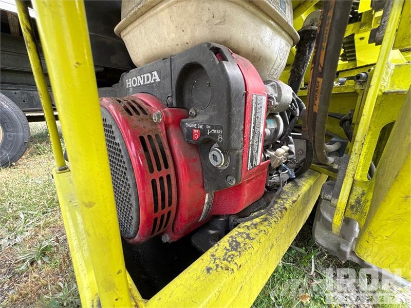 Hinowa Light Lift 2312 Crawler Gasoline Articulating Boom Gelenkteleskoparbeitsbühnen