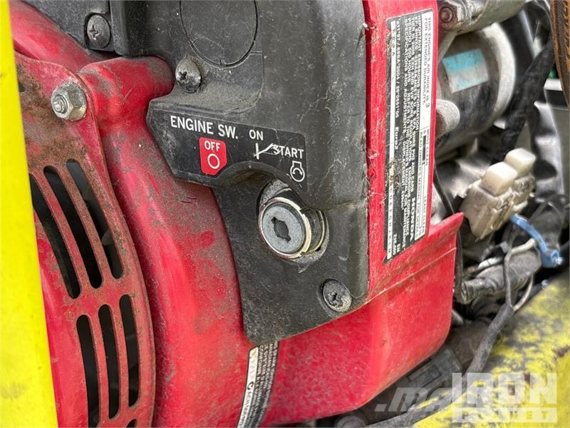 Hinowa Light Lift 2312 Crawler Gasoline Articulating Boom Gelenkteleskoparbeitsbühnen