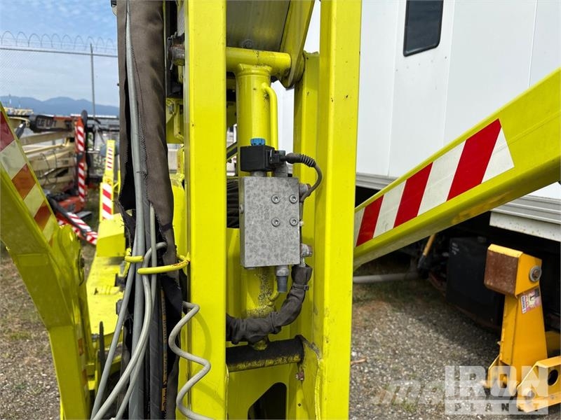 Hinowa Light Lift 2312 Crawler Gasoline Articulating Boom Gelenkteleskoparbeitsbühnen