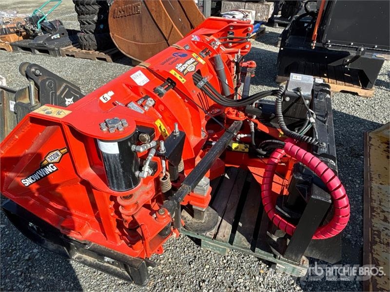 HLA 72 in Skid Steer Snow Pusher (Unused) Snežne daske i plugovi
