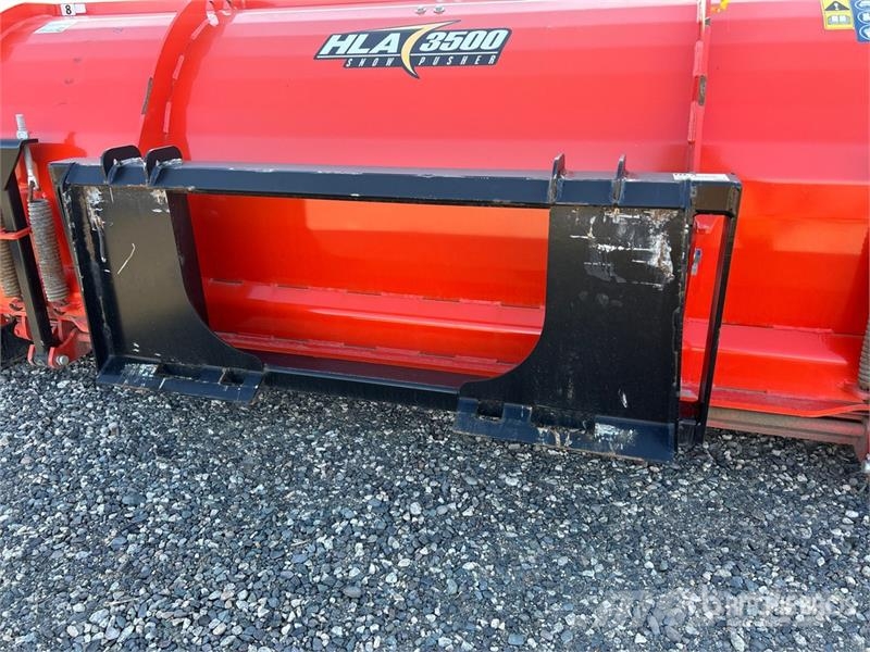 HLA SP350008 96 in Skid Steer Snow Pusher (Unused) Sniega naži un tīrītāji