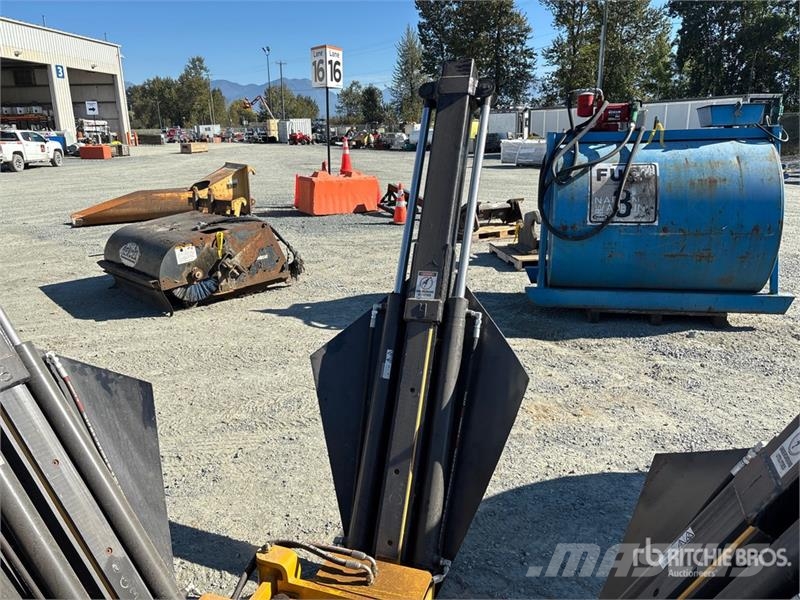  Holt 44 in Skid Steer Tree Spade Other components