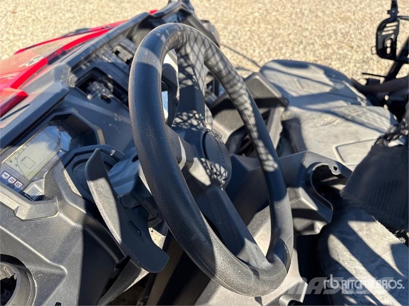 Honda Pioneer 1000 4x4 Utility Vehicle (Inoperable) Maszyny komunalne