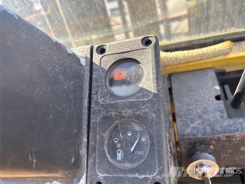 Hyster 7700 lb Pneumatic Tire Forklift Інше