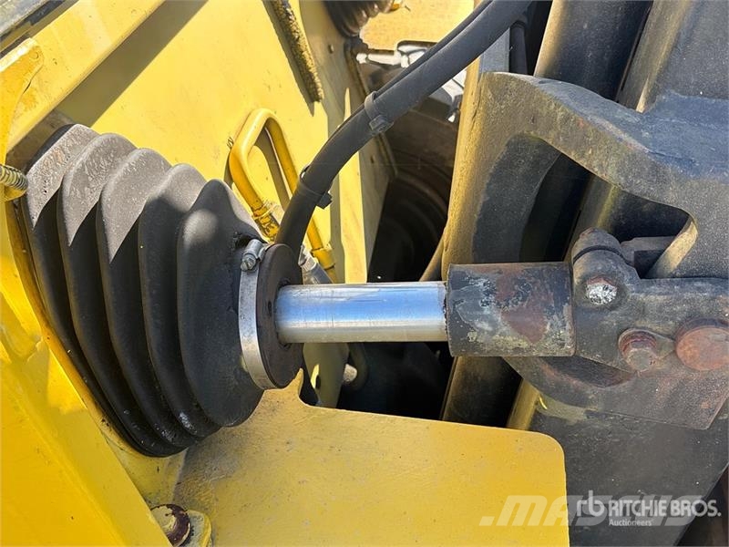 Hyster 7700 lb Pneumatic Tire Forklift Інше
