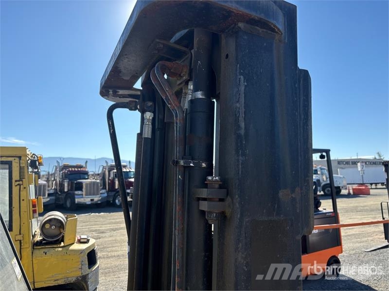 Hyster 7700 lb Pneumatic Tire Forklift Інше