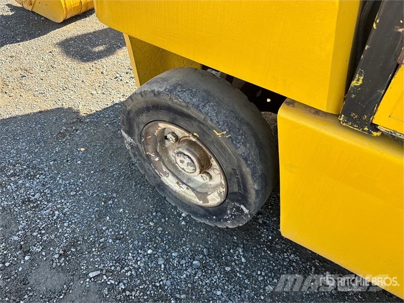 Hyster 7700 lb Pneumatic Tire Forklift Інше