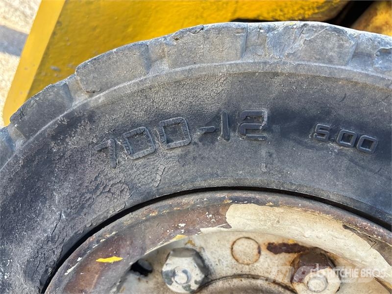 Hyster 7700 lb Pneumatic Tire Forklift Інше