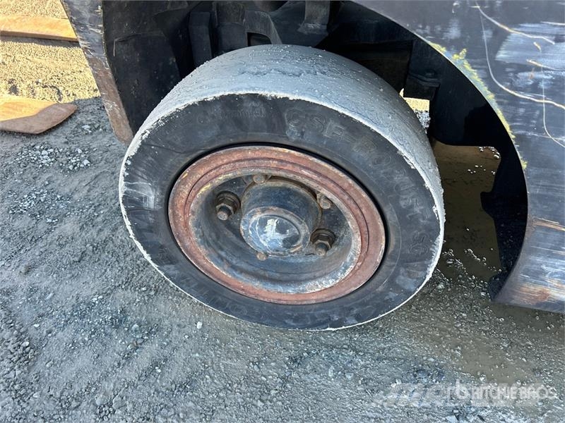 Hyster H100 10000 lb Cushion Tire Forklift Інше