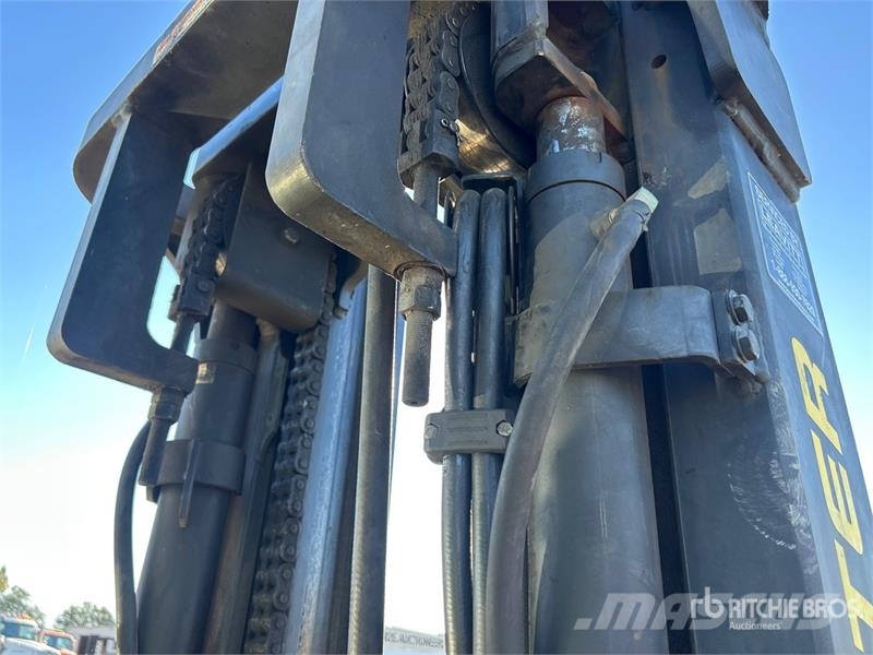 Hyster H100 10000 lb Cushion Tire Forklift Інше