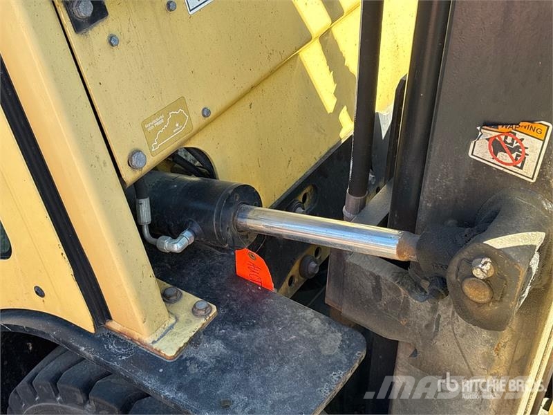 Hyster H50XT 4800 lb Pneumatic Tire Forklift Targoncák-Egyéb