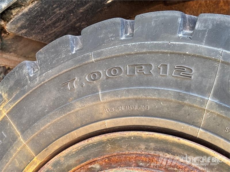 Hyster H50XT 4800 lb Pneumatic Tire Forklift Targoncák-Egyéb