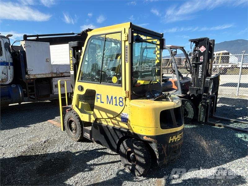 Hyster H50XT 4800 lb Pneumatic Tire Forklift Targoncák-Egyéb