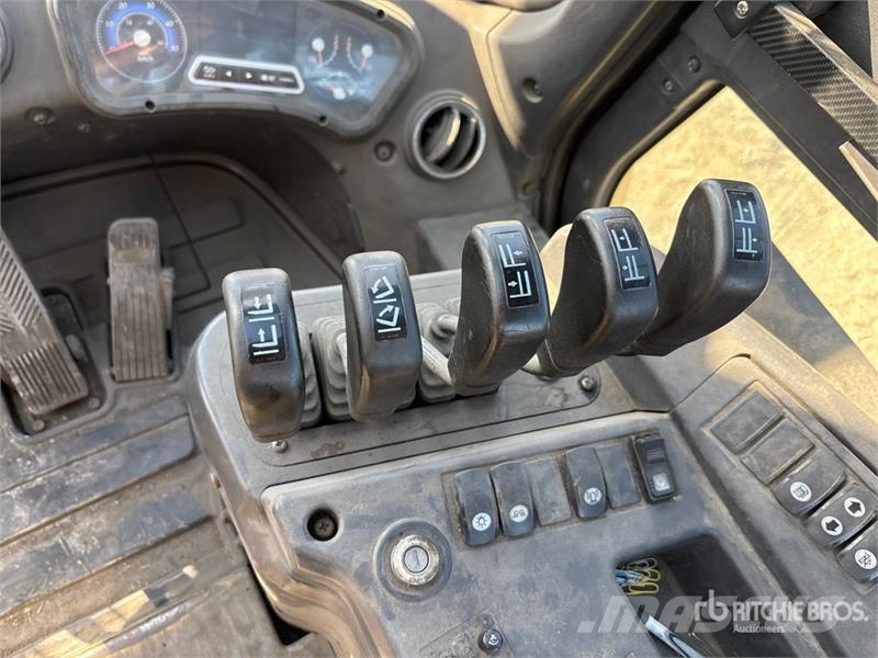 Hyundai 110D-9 25000 lb Pneumatic Tire Forklift Інше