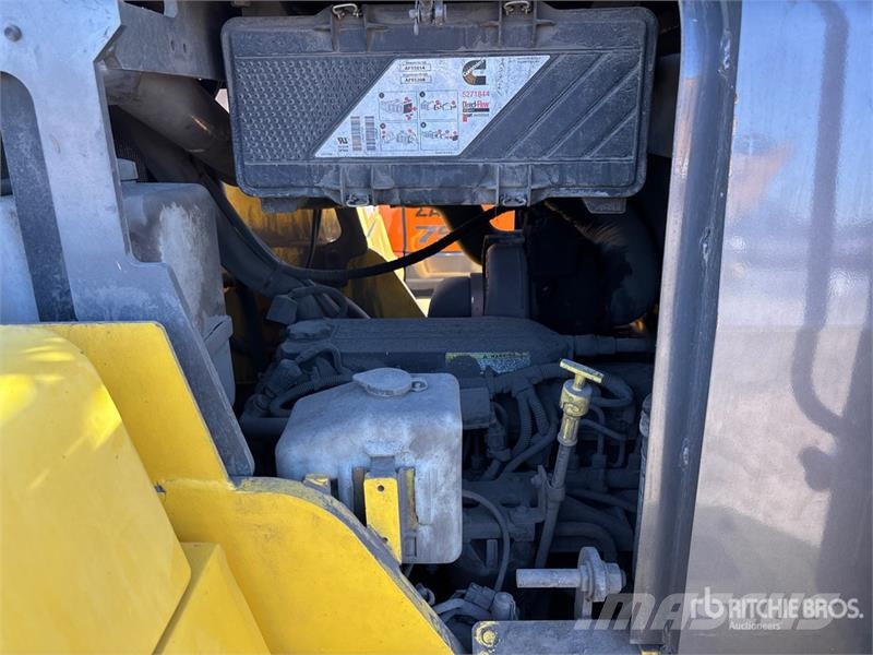 Hyundai 110D-9 25000 lb Pneumatic Tire Forklift Інше