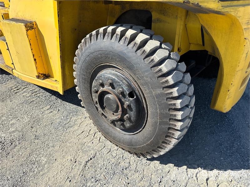 Hyundai 110D-9 25000 lb Pneumatic Tire Forklift Інше