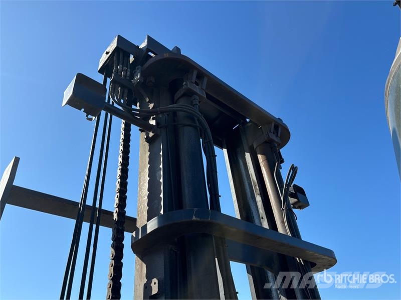Hyundai 110D-9 25000 lb Pneumatic Tire Forklift Інше