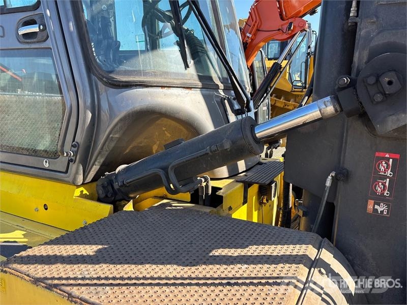 Hyundai 110D-9 25000 lb Pneumatic Tire Forklift Інше