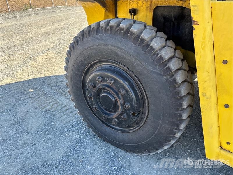 Hyundai 110D-9 25000 lb Pneumatic Tire Forklift Інше