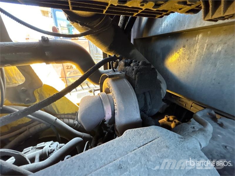 Hyundai 110D-9 25000 lb Pneumatic Tire Forklift Інше
