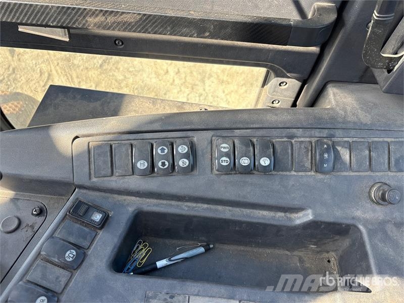 Hyundai 110D-9 25000 lb Pneumatic Tire Forklift Інше