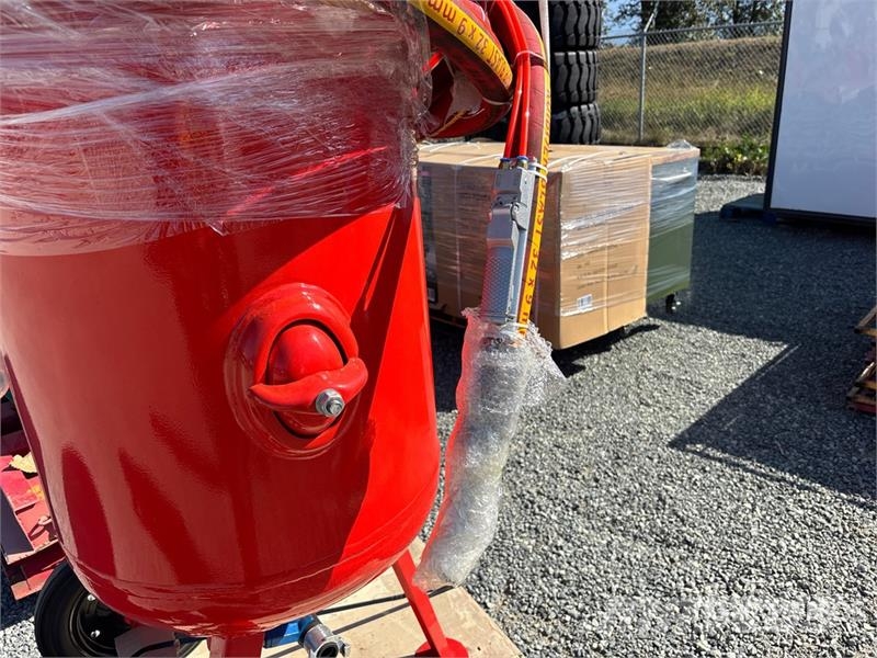 Industrial 200 L Sand Blaster Construction - Others