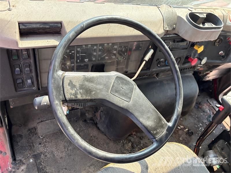 International 2674 6x4 Van Truck Umpikorikuorma-autot