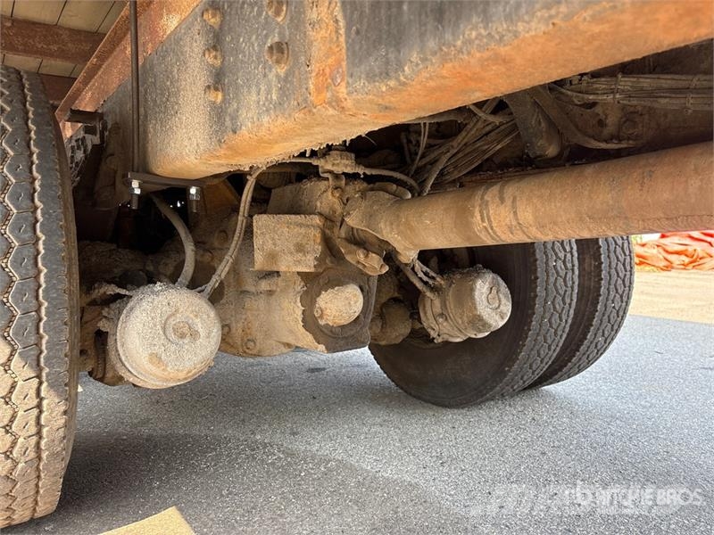 International 2674 6x4 Van Truck Umpikorikuorma-autot