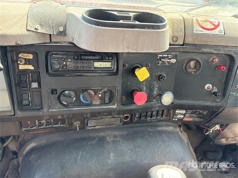 International 2674 6x4 Van Truck Umpikorikuorma-autot