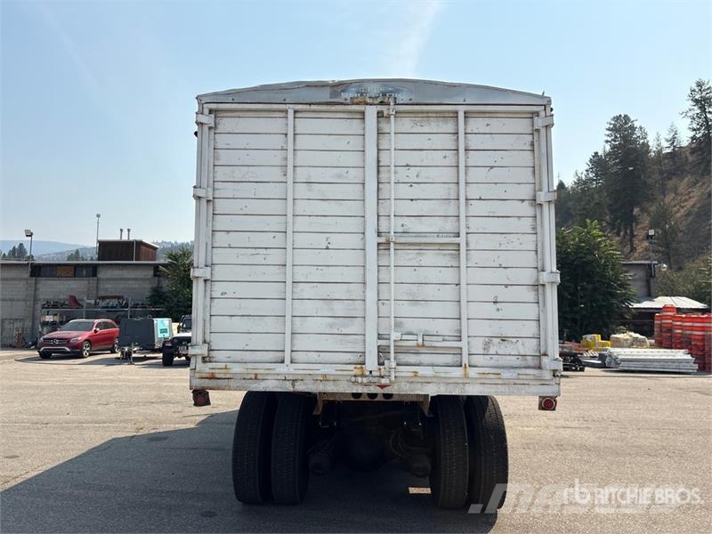 International 2674 6x4 Van Truck Umpikorikuorma-autot