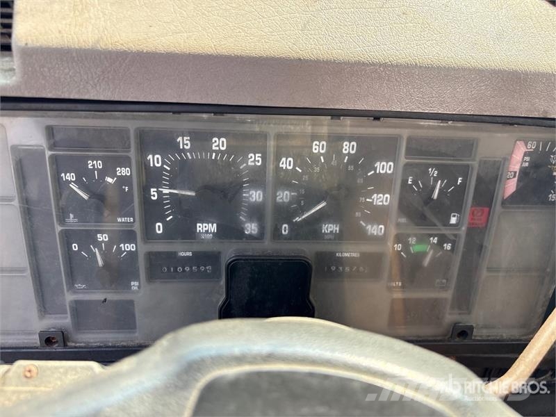 International 2674 6x4 Van Truck Umpikorikuorma-autot