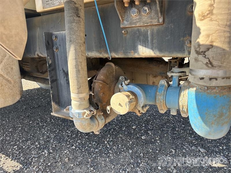 International 4300 水罐车