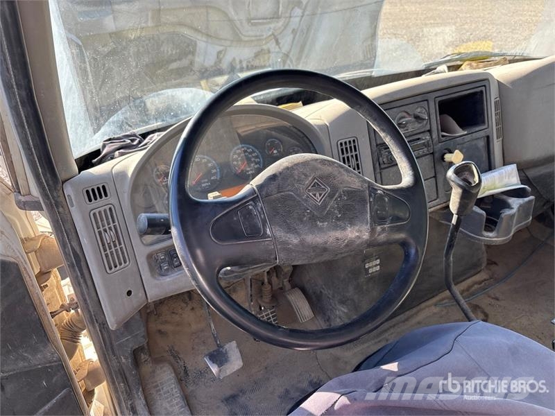 International 4300 水罐车