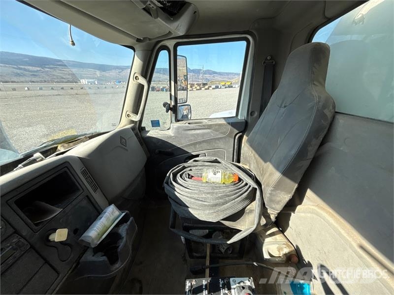 International 4300 水罐车