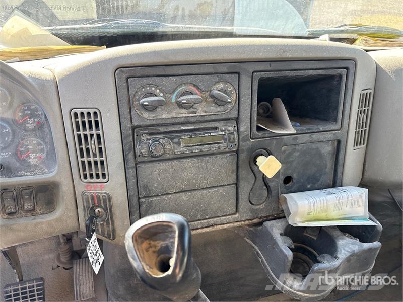 International 4300 水罐车