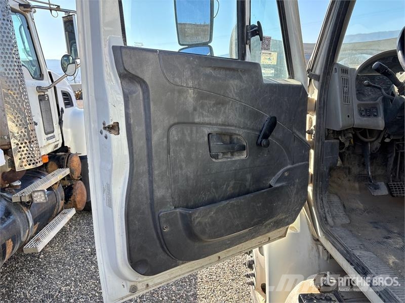 International 4300 水罐车