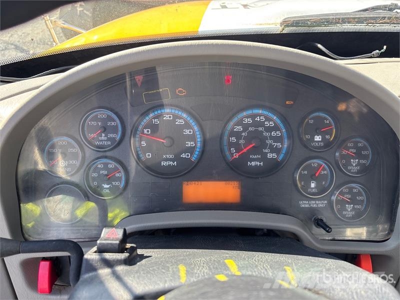 International 4300M7 شاحنات كاسحة