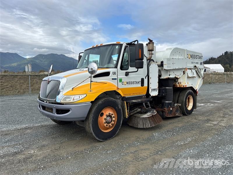 International 4300M7 شاحنات كاسحة